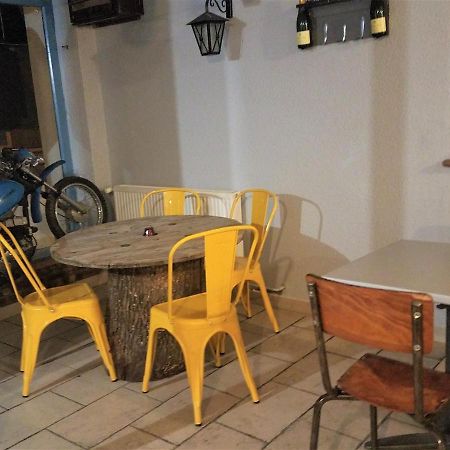 L'Auberge Des Voyageurs Ménigoute Buitenkant foto