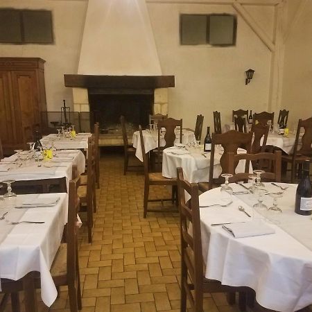 L'Auberge Des Voyageurs Ménigoute Buitenkant foto