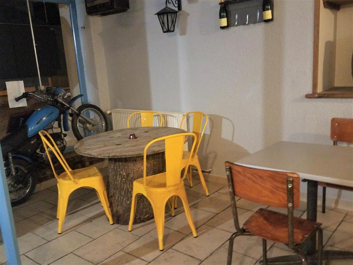 L'Auberge Des Voyageurs Ménigoute Buitenkant foto