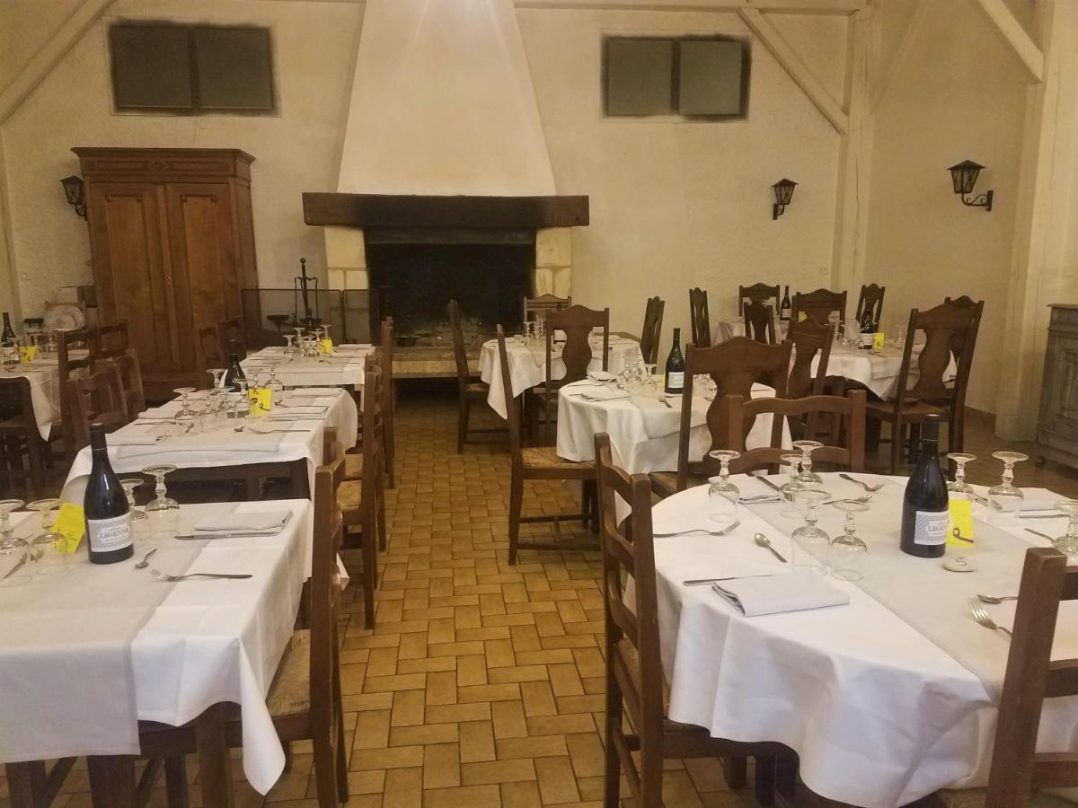 L'Auberge Des Voyageurs Ménigoute Buitenkant foto